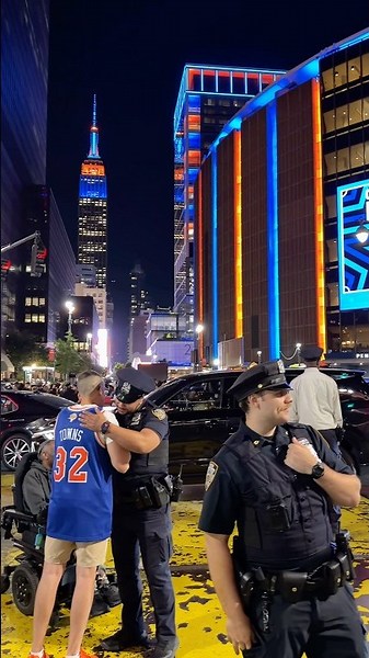 NYC ERUPTS After the Knicks’ Game 1 Win | MSG, Seventh Ave & Empire State Building