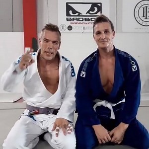 26K views · 436 reactions | Loop choke variation from the mount 屢 Again sneaky technique that can many times surprise the opponent ⚡☠ .  credit @chokes_and_more | Jiu Jitsu Legacy | Facebook