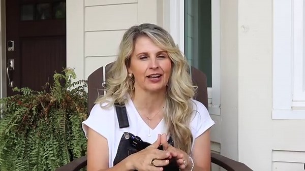 OUTDOOR DECORATING IDEAS FOR FALL | FALL PORCH DECORATE WITH ME