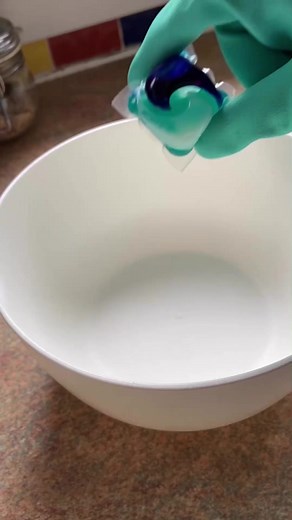 418K views · 511 reactions | 什 Let’s try the viral sofa cleaning hack on hubby’s chair… Happy Friday, I’ve been dying to try this hack for ages, most people use a dishwasher tablet, I’m wasn’t sure about that, so I’m using a @ariel.uk pod instead. ** do forget to do a patch test first ** | CleaningTherapy | Facebook