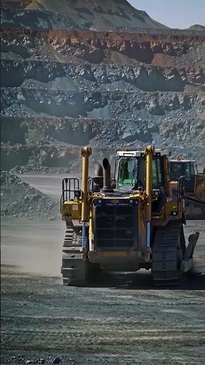 Massive Mining Machines in Action: Giant Bulldozers & Drills at Work! 🚧