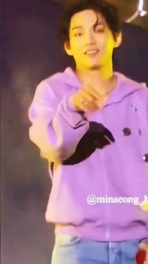 V 🐯Shows his parents in Busan Concert...💜#bts#v#taehyung#btsshorts