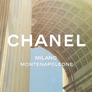 La nuova boutique CHANEL di Milano è aperta. CHANEL Milano Montenapoleone Via Montenapoleone, 7 Telefono: 02/29089799 Opening hours: Lunedì -Domenica 10:30-19:00 Arco della Pace, Milano. Su concessione del Ministero della Cultura / Sabap Milano | CHANEL
