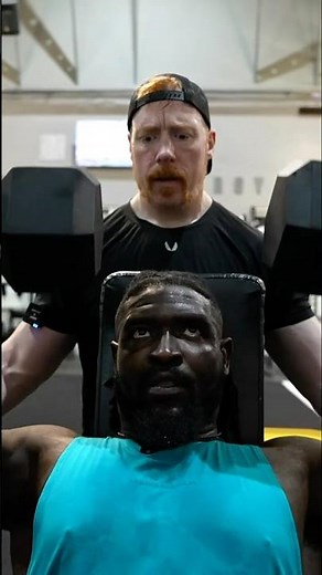 Oba Femi's shoulder workout is no joke 😳