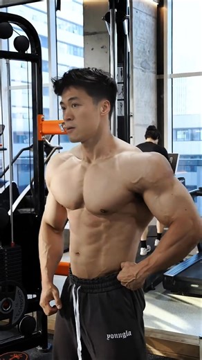 A man with very beautiful muscles | gym motivation