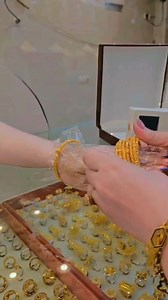 The right way to wear a gorgeous gold bangle design 💖💖✨✨✨ #golden_glory #viralreels #reelsvideo #trendingreels #jewellerydesign #goldjewellery #JewelleryLover #JewelleryCollection #jewellery #bangles #goldbangles | Golden Glory