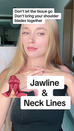 Chest massage is one of the best ways to start your face massage practice #facemassage#facemassagelifting#neckmassage#snatchedjawline#facialbalancing#selfcaretiktok#holisticbeauty#selfcare