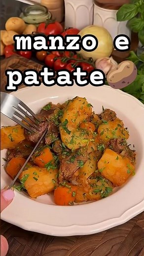 Spezzatino di manzo e patate 🍲 Ricco, confortante e semplice. Rosolate il manzo a fuoco vivo.