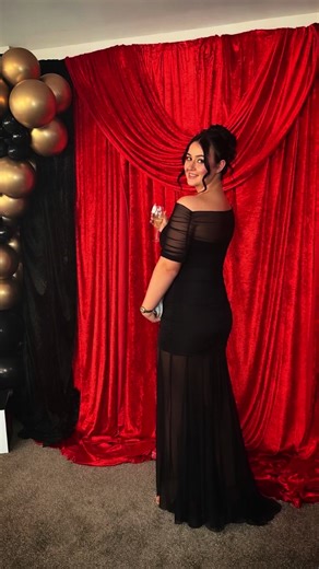 I had the absolute honour of attending the “BRITs of the brow industry” as a finalist, surrounded by some of the most talented artists from across the world. People travelled in from everywhere — from Australia to Miami — and the energy in the room was just incredible. @The Brow Awards What makes it even more special for me is that just one year ago I started doing brows and building my own business from scratch. To now be standing at a global event alongside artists I admire so much feels surre