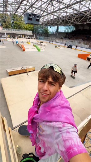 Quentin Kupfer on Instagram: "Bis ins Semi-Finale hab ich’s geschafft, danach war mein Muskelkater so schlimm das ich fast nicht mehr laufen konnte 😅 außerdem war das Level so unfassbar hoch, dass ich da keine Chance hatte… aber für Top 30 hat’s gereicht 🫣😂 Danke an alle, die das organisiert haben! War ein mega Skate Wochenende 🙏🏼🙌🏼👊🏽 Unbezahlte Werbung (muss da stehen) #beesteez #skateboardeurope"