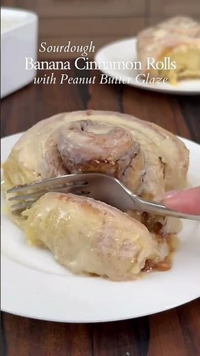 Banana Sourdough Cinnamon Rolls with Peanut Butter Glaze🍌🥜
