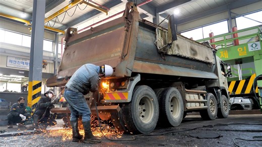 Disassembling a 25-Ton Volvo Truck at Junkyard