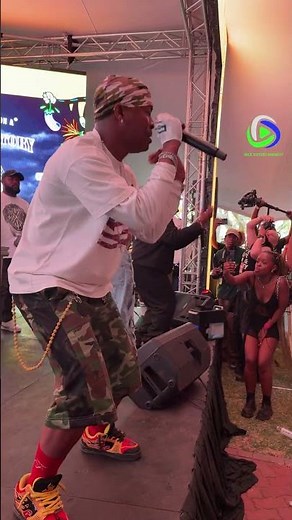 Focalistic, Ch’cco and DJ Tshegu performing ‘Basela’ at #Lentedag 2025's Good Vibes Only stage! 🔥