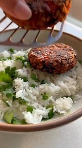 🍋‍🟩 Lime Drenched Sweet Potato Black Bean Patties RECIPE 👉 🌟INGREDIENTS 🌟:- ☑️Black Bean Patties ◽2, 15 oz cans black beans, drained and rinsed ◽1 medium sweet potato (350g), cut into ◽1/2-inch cubes ◽3/4 cup old-fashioned rolled oats ◽1/2 medium yellow onion, diced ◽1/2 medium red bell pepper, diced ◽4 cloves garlic, smashed ◽2 tsp smoked paprika ◽1/2 tsp ground coriander ◽1/2 tsp fennel seeds ◽1/4 tsp ground cumin ◽1/2 vegan “beef” bouillon cube or 1/2 tsp Better Than Bouillon Vegetable B