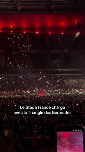 Aya Nakamura Stade de France Triangle des Bermudes — Charger en concert