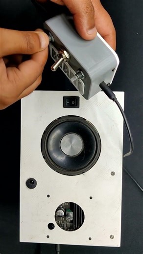 I Built a Synth With a 555 Timer