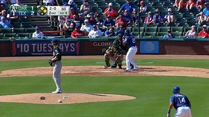 Eibner corre para arrebatar extrabase a Beltré