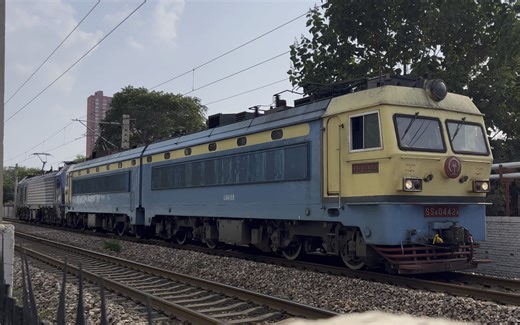 双机太局侯段SS4G+大同地铁HXD2C快速通过。