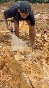 TAMBANG EMAS RAKYAT #tambangemas #tambangemastradisional #anaktambang #goldmining #goldpanning #goldgunuggets #goldprospecting #golddiscovery | Nepri Andries