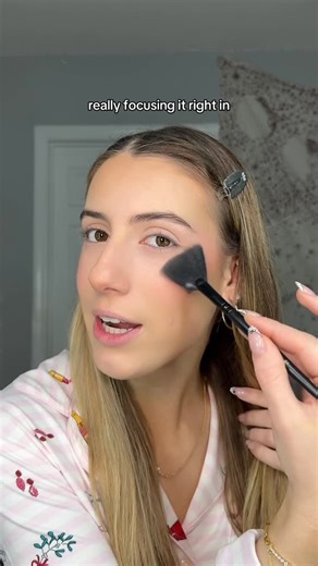 Looks by Liv | NJ/ NYC Makeup Artist💗 on Instagram: "MAKEUP VLOGMAS DAY 7🎄🎅🏻 An easy highlighter tutorial! Highlighter is truly the perfect final touch to any makeup look, but especially for the holiday season! - - - - - - - #makeup #explore #newjerseymakeupartist #njmakeupartist #vlogmas #benefitcosmetics #makeuptutorial"