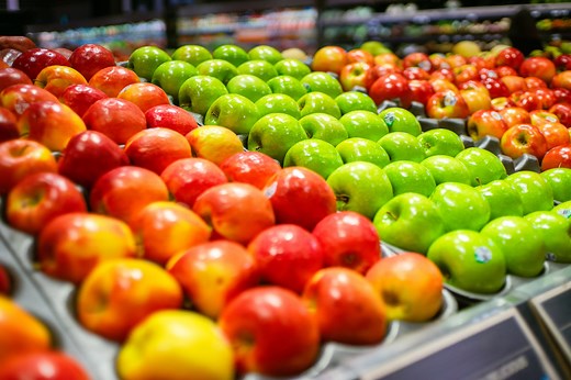 Green Apples Vs. Red Apples: Which Is Healthier, According to Dietitians