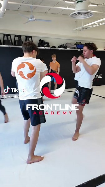 Noen ganger kan små endringer være akkurat det man trenger, derfor bryr vi oss veldig om tett oppfølging på timene våre💪 #frontlineacademy #kampsport #idrettsglede #thaiboxing #brazilianjiujitsu #mma