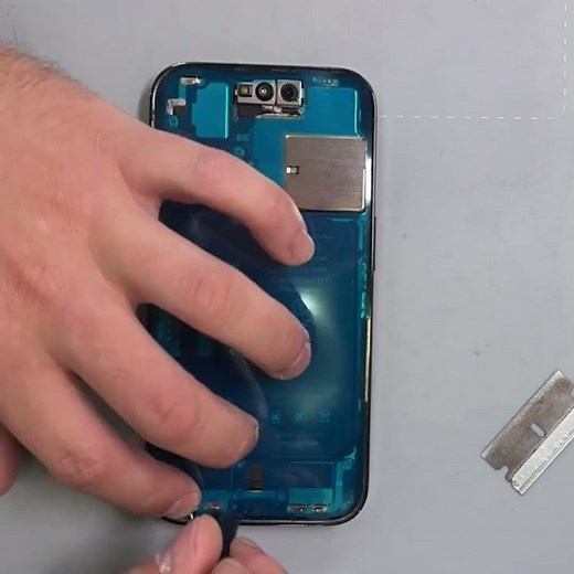 Changement d’écran iPhone : Réparation rapide & professionnelle à Lyon – ITelier #lyon #smartphone