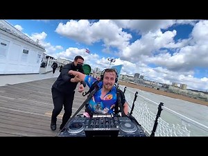 MAD mobile DJ escapes SECURITY...