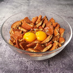 6.9M views · 98K reactions | I Combined Eggs With Biscuit And The Result is Amazing! | Yummy Recipes | Facebook