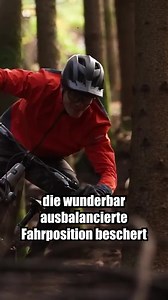 Im Test der High-End All-Mountains mit Motor räumte das Santa Cruz Vala den Testsieg ab 🔥 Überzeugen konnte es vor allem durch ein grandioses Handling. Das Fahrwerk arbeitet zuverlässig, bleibt aber etwas hinter unseren hohen Erwartungen zurück. 📐 160/150 mm ⚡ Bosch Performance CX 🔋 600 Wh, fest verbaut 👟 Mullet (29/27,5") ⚖️ 22,2 kg 💰 9.799 Euro #spaßmusssein #testsieger #santacruz #spielzeugfürdentrail @santacruzbicycles | BIKE Magazin
