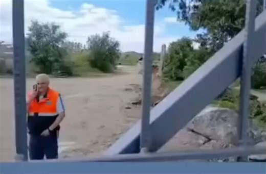 Parece que en Villa Allende, la minera Gran Ombú se robó un arroyo completo. A pocos días de aprobarse el cambio en la ley de glaciares, las empresas arrancaron fuerte, parece. Primero fue Lago Escondido, después los Emires en Bariloche...