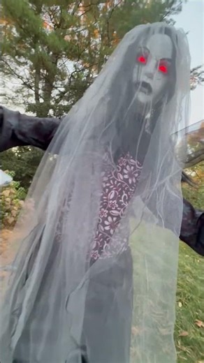 Floating ghost bride (close up)