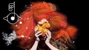 Bjork a lansat clipul ”Crystalline” (Video)
