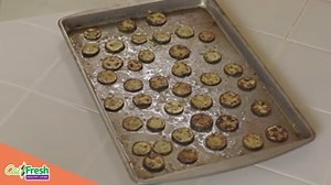 These baked zucchini rounds are great when you want a crispy healthy treat. Get the recipe: http://bit.ly/2lYLuNN | CalFresh Healthy Living