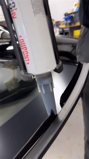 Auto Glass Gurus on Instagram: "Just me and some urethane making things glossy * #autoglass #satisfyingvideos #foryou #asmrvideo #windshieldrepair #fyp"