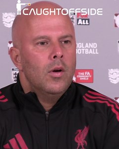 🚨🚨 Arne Slot's reaction to being asked about Alexander Isak possibly being the striker who'll replace Darwin Nunez...👀 | CaughtOffside