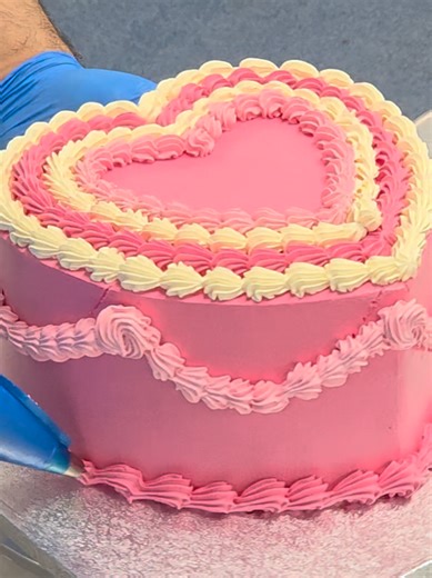 Vintage Cake Piping Techniques for Everyone