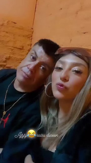 Loco Rene y su divertido momento del beso