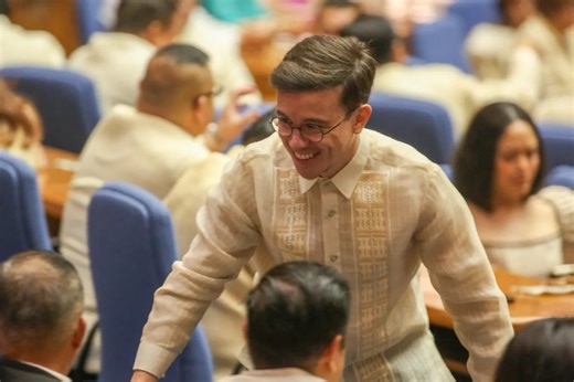 Arjo Atayde says 'never dealt' with Discayas, viral photo not from a planned meeting | ABS-CBN News