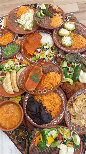 Much awaited, plated dinner is here 🍽️ Our team will now be serving plated dinner, available with the staff to make your guest feel extra special! Our menu will remain the same ♥️ | Salsas, Moles & Más