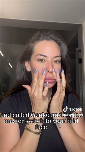 In traditional Japanese facial shiatsu, the face doesn’t age because of wrinkles