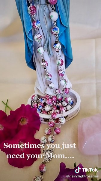 Our Lady of Fatima flower rosary 🌸 risinglightrosaries.etsy.com #rosaries #rosary #etsy #mary#catholictiktok #catholic #flowers #piano #mariandevotion #ourladyoffatima#rose