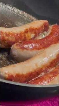 BRATWURST mit Pfannengemüse und Kartoffelpüree