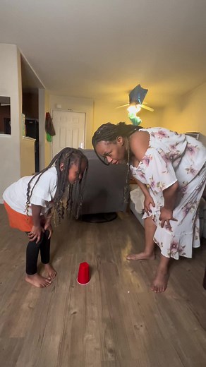 The cup challenge! #glozell #motherdaughter #daughter #cupchallenge #headshoulderskneesandtoes