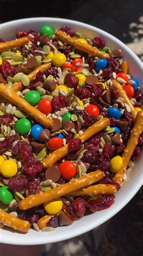 Emily | Em’s Nut-Free Eats | SF on Instagram: "The perfect easy NUT-FREE TRAIL MIX!🍫🍒 I used all of my favorite allergy-friendly brands to make a homemade trail mix that’s completely free of gluten & nuts! Featuring my favorite dupe for nut-free M&Ms from @vermontnutfree 🫶 All the brands I used are tagged and listed below! Have you ever made homemade trail mix?⬇️ Ingredients: 1 cup @go_raw sunflower seed kernels 1 cup @gerbsallergyfriendlyfoods dried cranberries 3/4 cup @