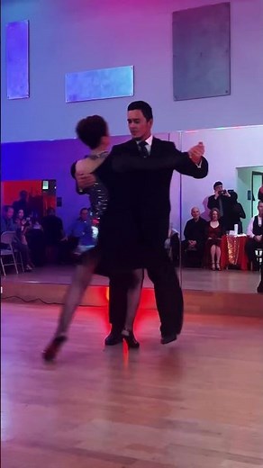 Rotating Tango Colgada