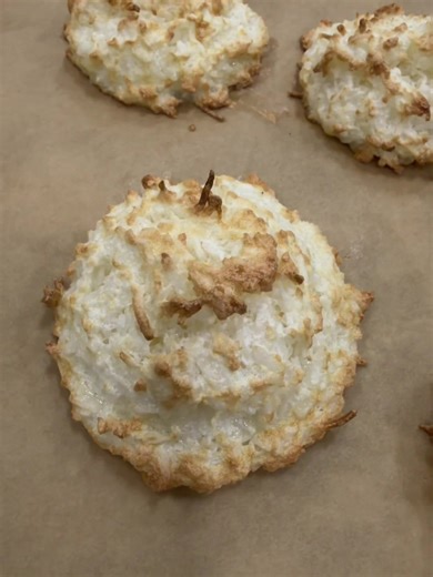 Macaroons! I whipped 16 egg whites to stiff peaks and threw in a generous dash of sugar. Then I mixed it with sweetened coconut, about a pound and a half. Baked at 350 for 10 mins then drizzled w chocolate after they cooled. Love these!#2025recap #cheflife #lifeofachef #catering #cookies