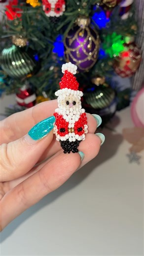 In my Christmas beading playlist, sneak peeks at new tutorials to come ❤️🧚🏼‍♀️ #beadingtutorials