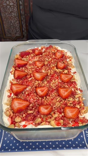 The sweetest way to celebrate #CincoDeMayoWeekend, this strawberry #TresLechesCake is easy & delicious! 😋 | Kells Kitchen