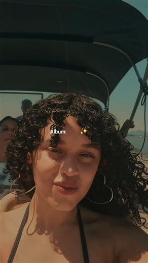 🪐.𝕋𝕒𝕥𝕒.🪐 on Instagram: "Obrigada por tudo 2025! Feliz ano novo!!!🤍"